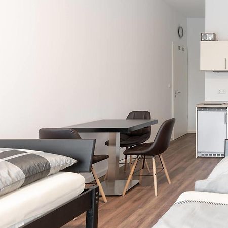 Monteurzimmer Berlin Pankow Mit Dachterrasse - Nur 10 Min. Von Der A10 - 3 Zimmer/ 7 Betten Екстер'єр фото