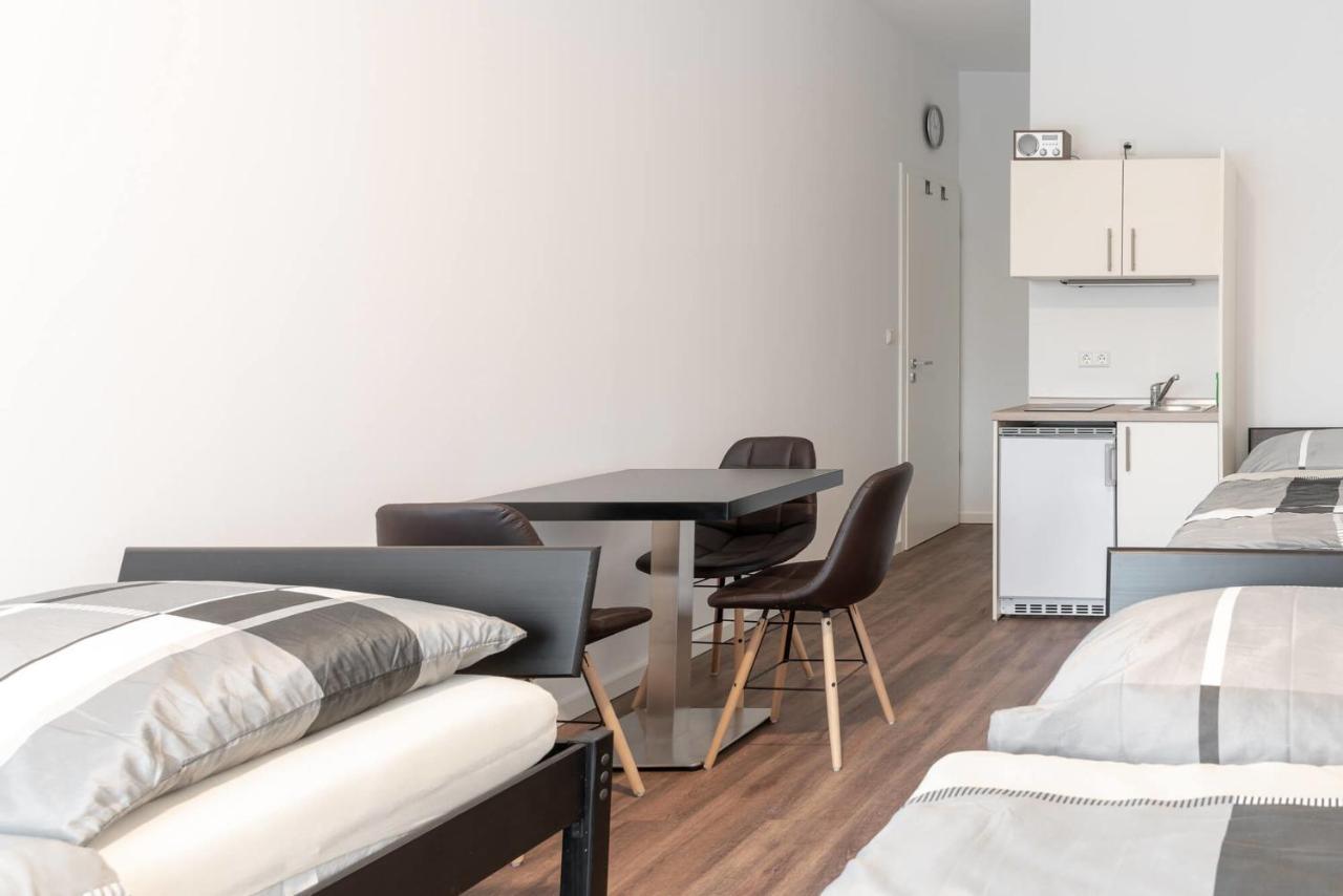Monteurzimmer Berlin Pankow Mit Dachterrasse - Nur 10 Min. Von Der A10 - 3 Zimmer/ 7 Betten Екстер'єр фото