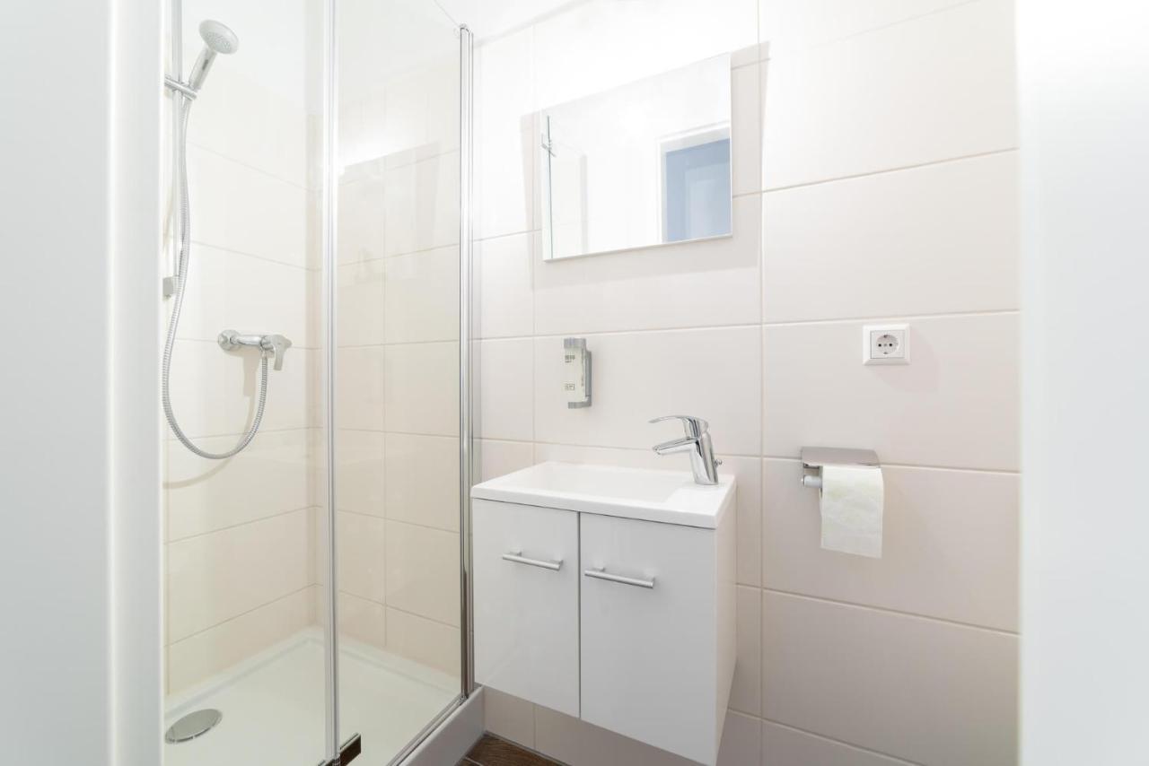 Monteurzimmer Berlin Pankow Mit Dachterrasse - Nur 10 Min. Von Der A10 - 3 Zimmer/ 7 Betten Екстер'єр фото