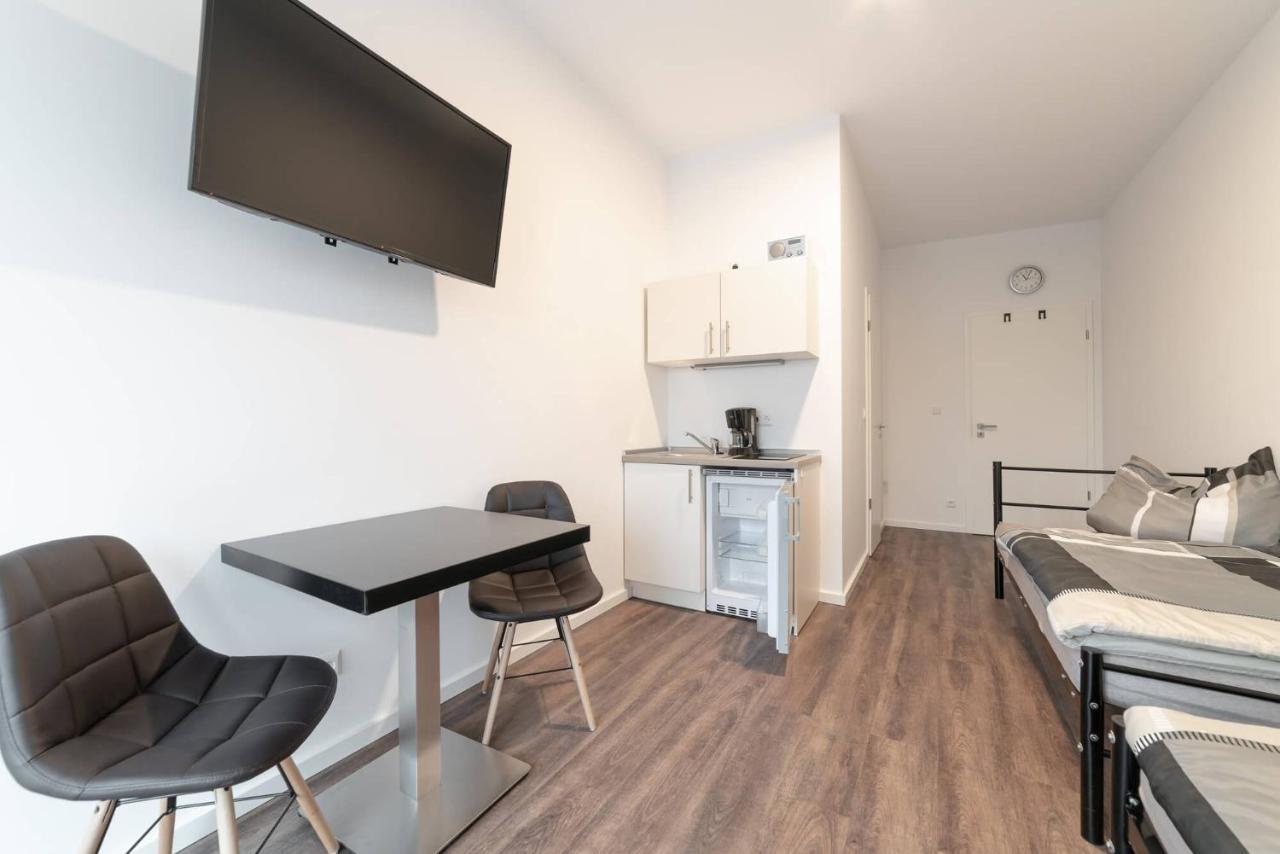 Monteurzimmer Berlin Pankow Mit Dachterrasse - Nur 10 Min. Von Der A10 - 3 Zimmer/ 7 Betten Екстер'єр фото