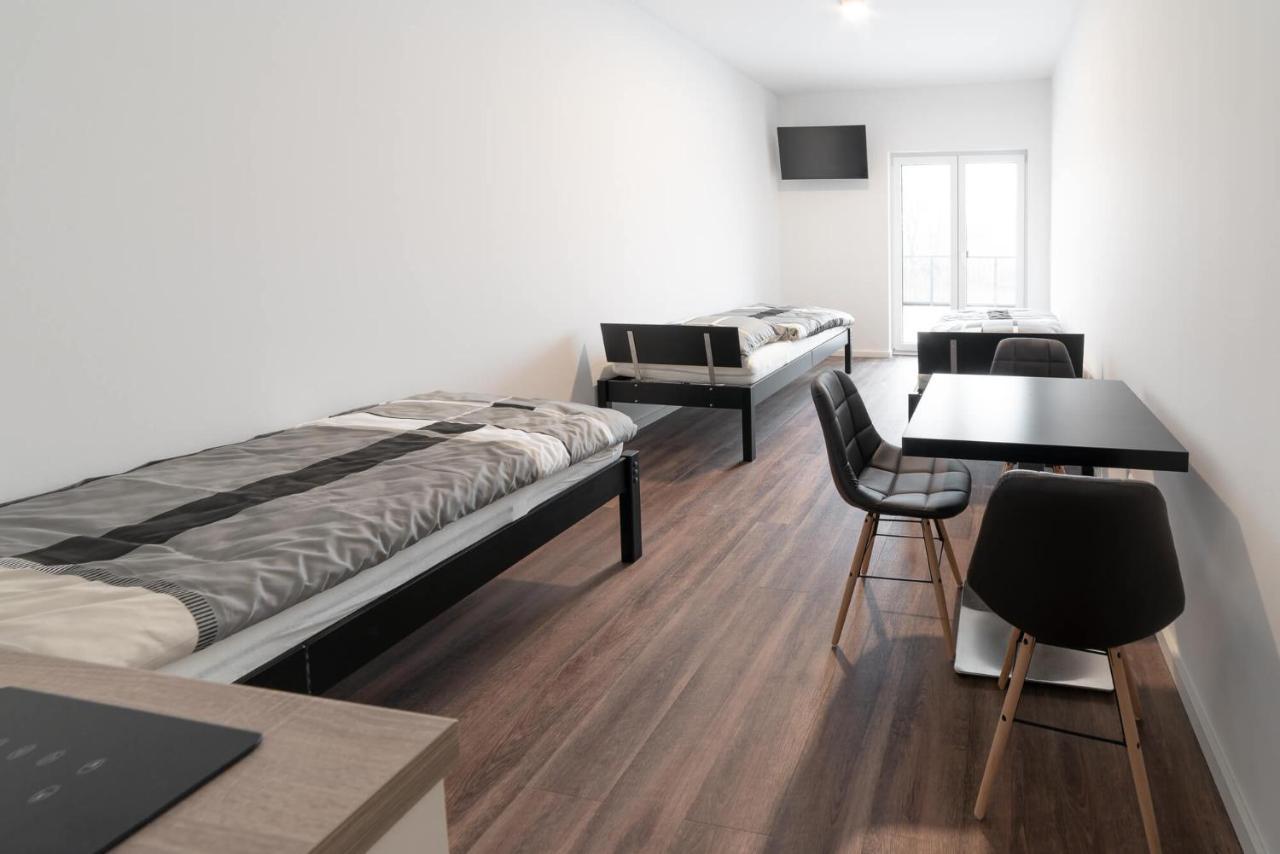 Monteurzimmer Berlin Pankow Mit Dachterrasse - Nur 10 Min. Von Der A10 - 3 Zimmer/ 7 Betten Екстер'єр фото