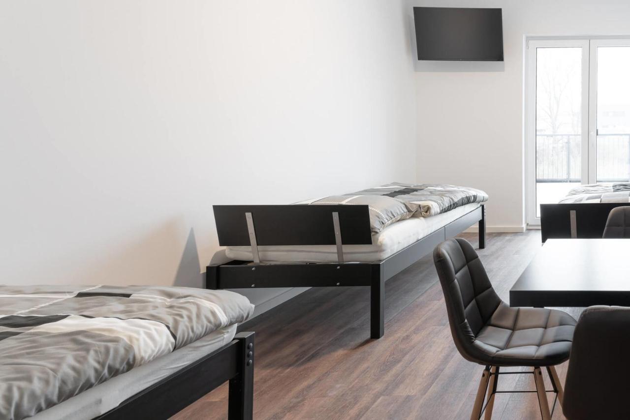 Monteurzimmer Berlin Pankow Mit Dachterrasse - Nur 10 Min. Von Der A10 - 3 Zimmer/ 7 Betten Екстер'єр фото